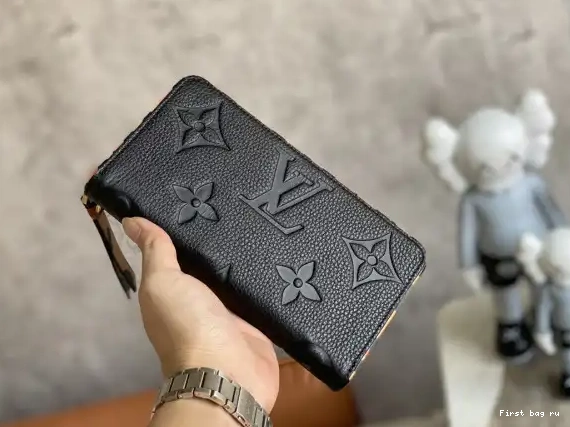 First bag ru LOUIS VUITTON WALLET ZIPPY 0503